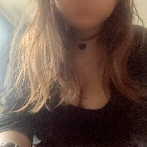 Andrea, 28
