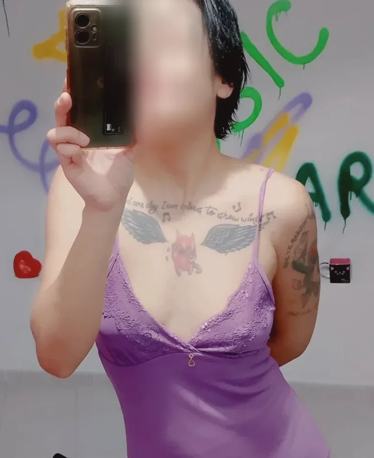 Emma, 21