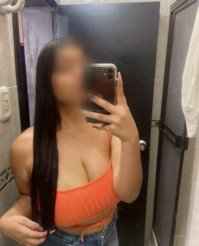 Julia, 29