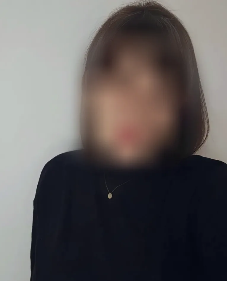 Julia, 26
