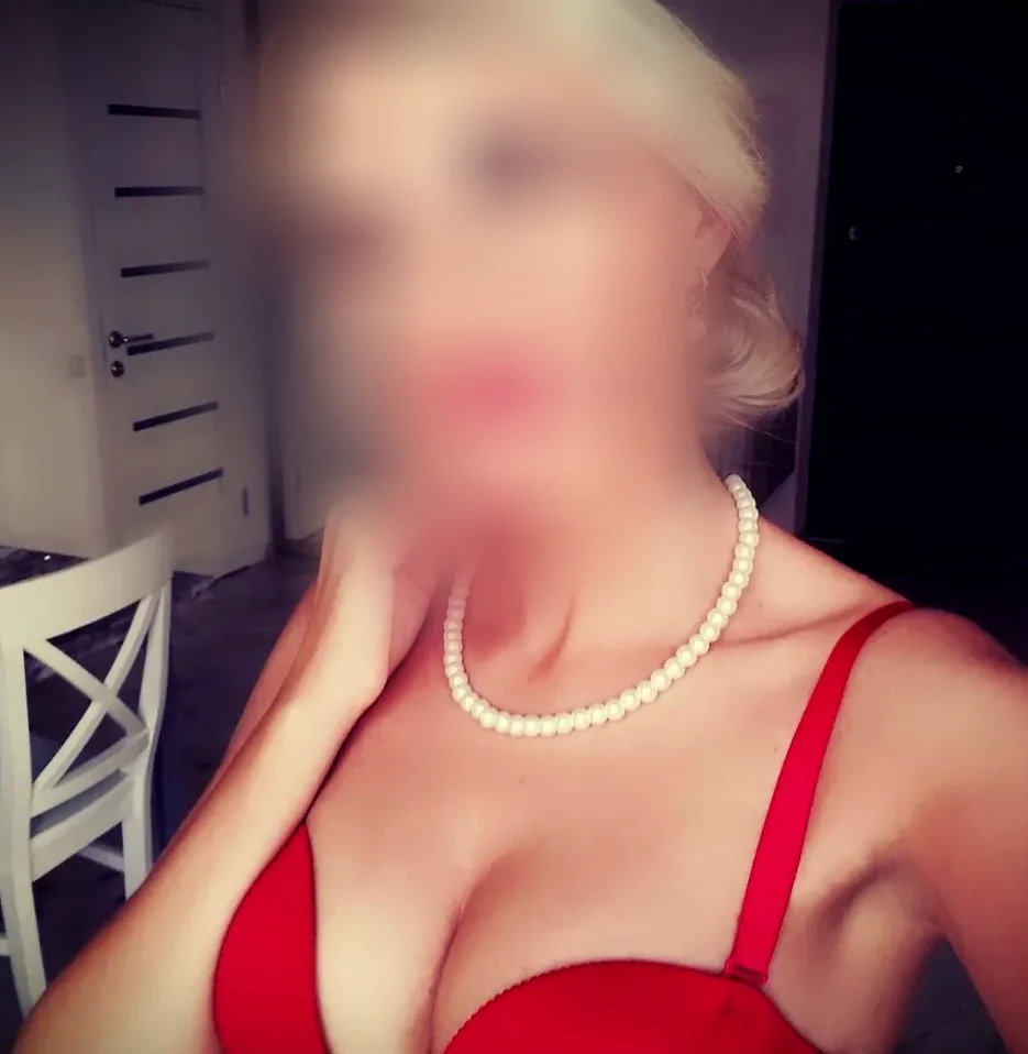 Marina, 36