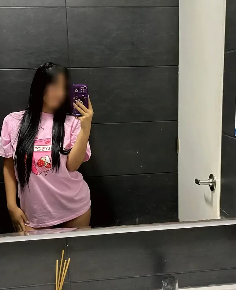Nicole, 29