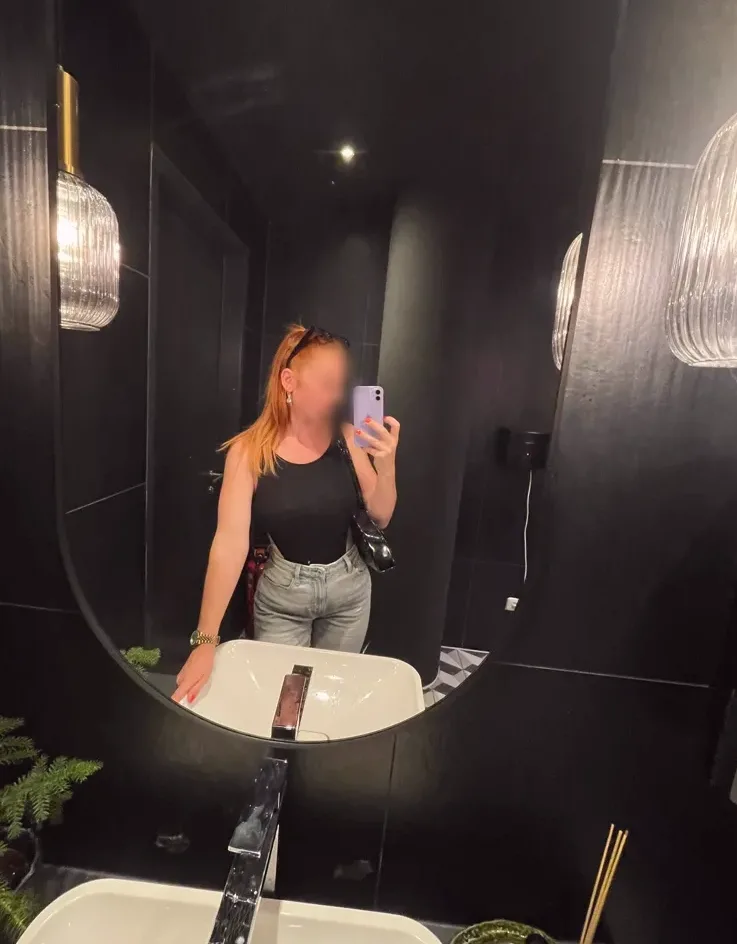 Sabrina, 29