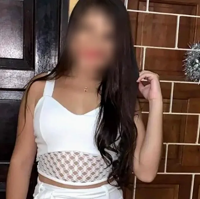 Sophie, 27