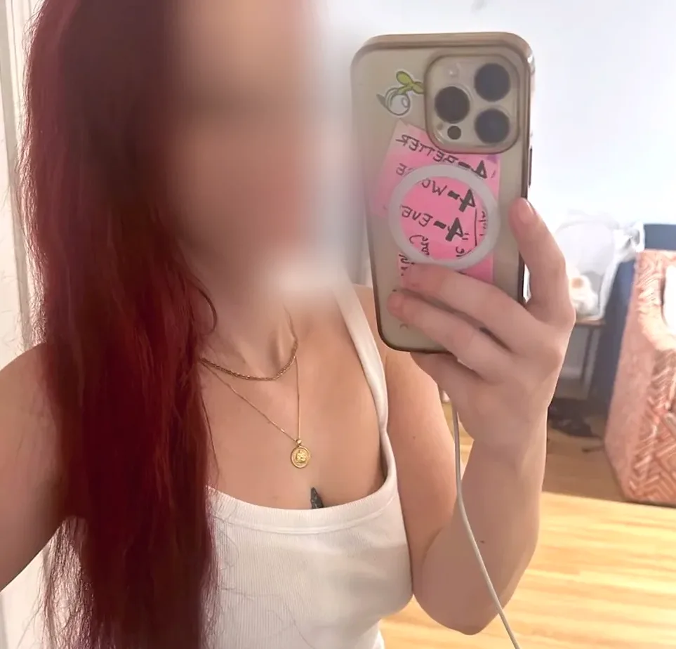 Viktoria, 28